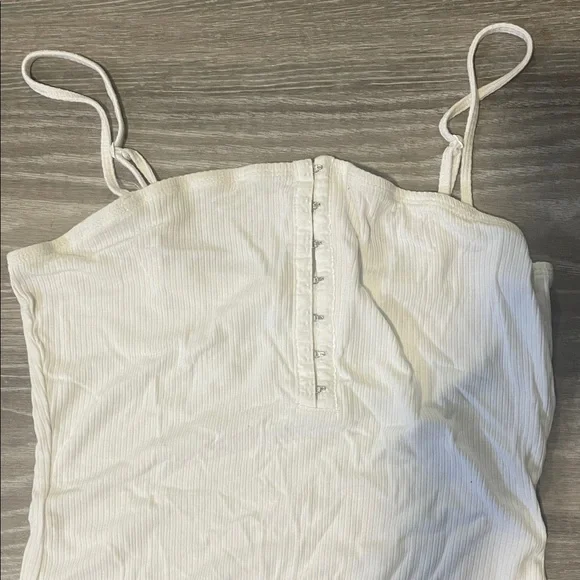 Chic White Ribbed Bodysuit - Picture 2 of 4